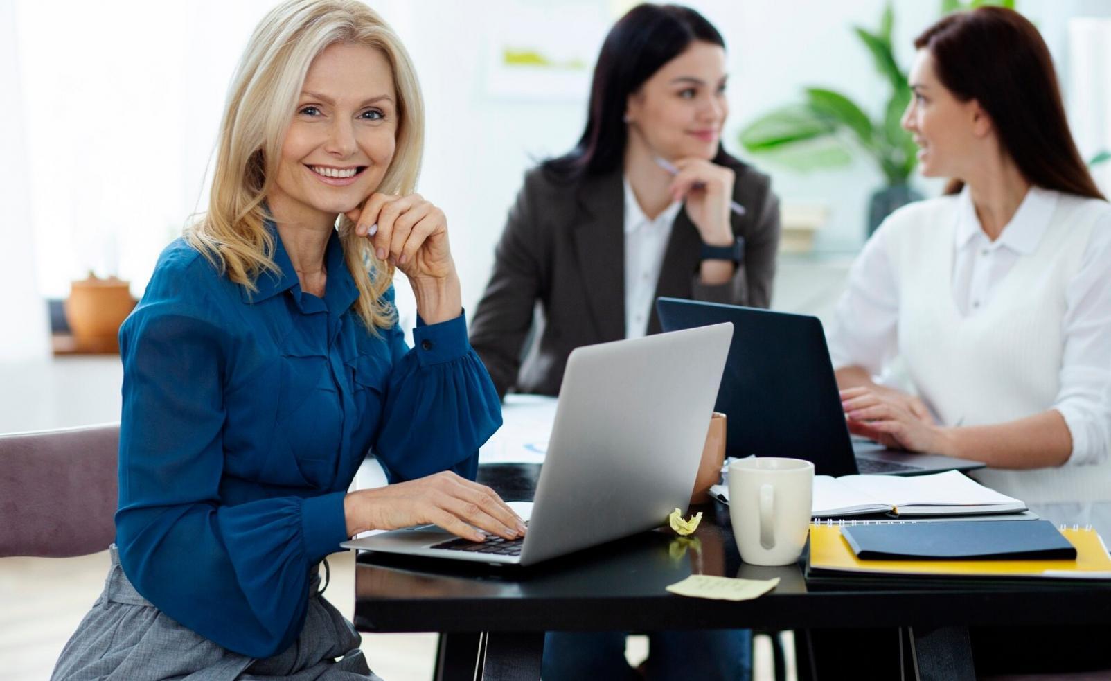 Discussion stratégique sur la gestion financière d'une franchise